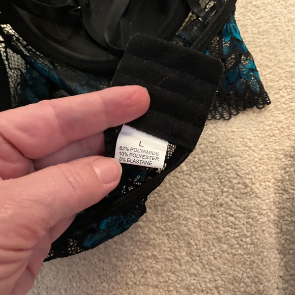 Gorgeous, teal and black bra - Picture 6 of 8